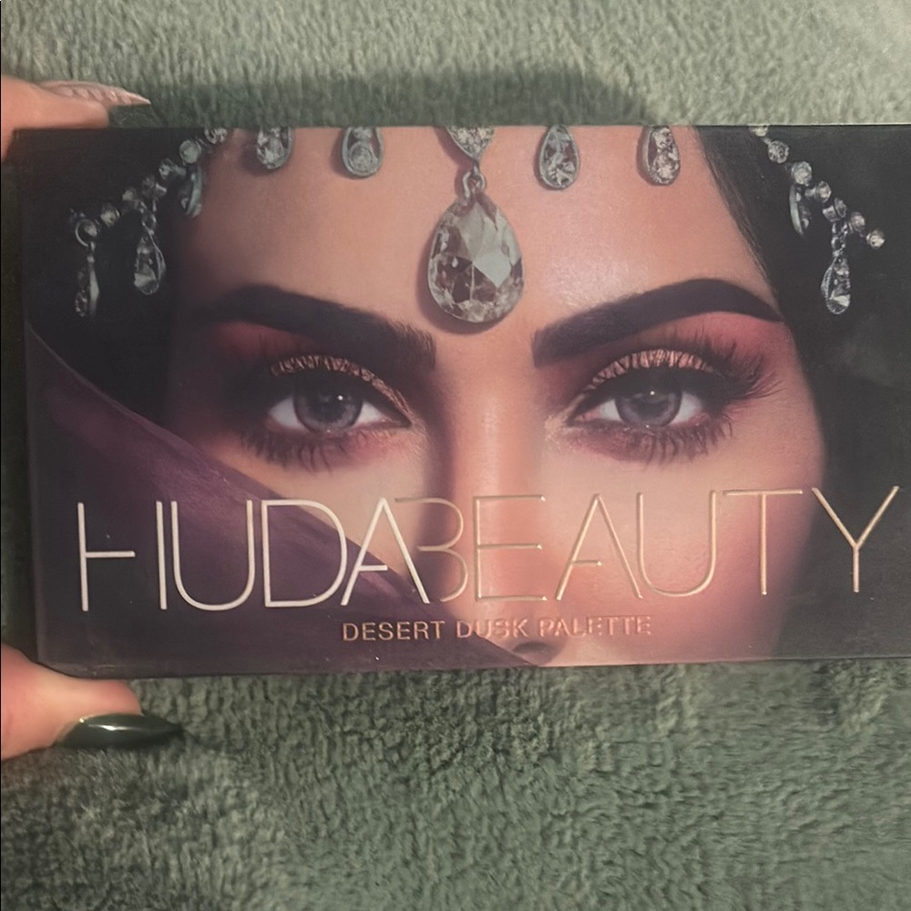 Huda Beauty Desert Dusk Eyeshadow Palette